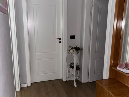 APARTAMENT 2+1 ME QERA TE OXHAKU