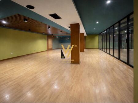 JEPET AMBIENT BIZNESI 150 M2 ME QERA SAUK I RI 2.000 EURO