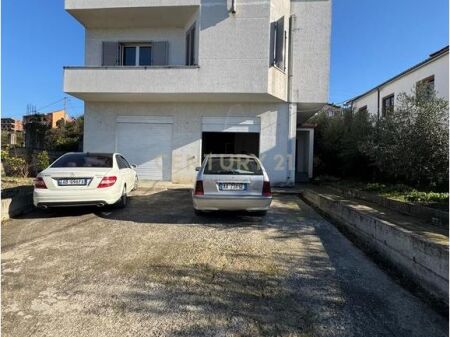 Villa for sale – Arapaj, Durrës Strategic location near the main road .