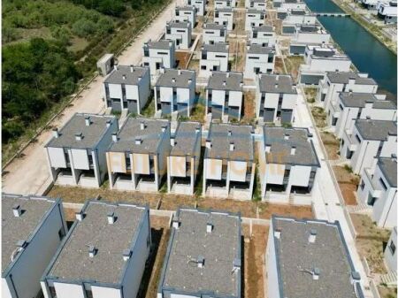 Shitet, Vilë, Turquoise Marina, Hamallaj, Durres.