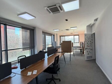 Jepet ambjent per zyra 400 m2 te Shkolla e Kuqe