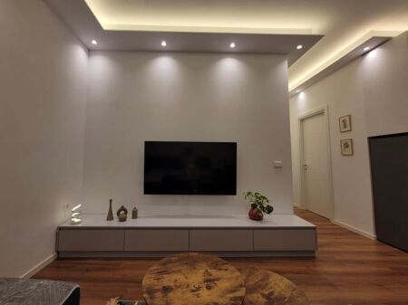 super apartament me qira tek rruga e Durresit