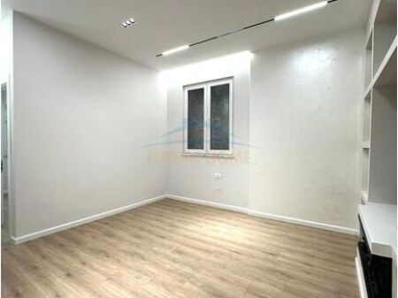 Shitet , Apartament 1+1 Unaza e re, Tirane