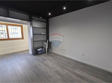 Locale per uffici in vendita a Tirana, nella zona del Centro