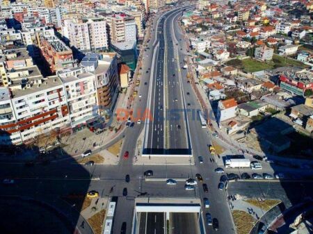 LOCALE IN AFFITTO A UNAZA E RE SUPERFICIE 450 M2 !