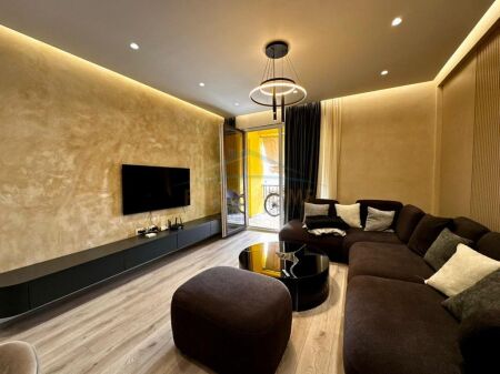 Shitet apartament 2+1+2+post parkimi Grand Gallery Yzberisht