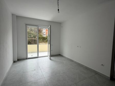 Appartamento super investito 1+1 in vendita nella zona di Shkëmbi i Kavajës 🌊