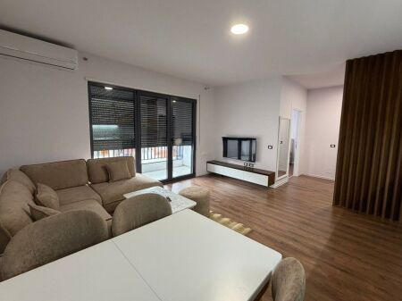 Jepet me qera apartament 1+1 në zonën e Bulevardi i Ri, pranë Jordan Misja