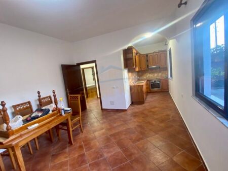 Qera, Shtepi Private, Laprake.