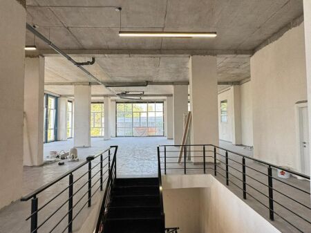 ZYRE ME QERA 550 M2 BULEVARDI I RI 3.200 EURO