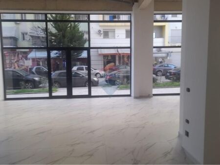 JEPET ME QIRA AMBIENT - ISH PARKU I AUTOBUZAVE