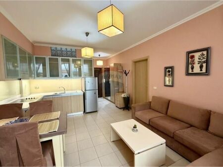 -Apartament 1+1 Parkim për Qira - Rruga Peti