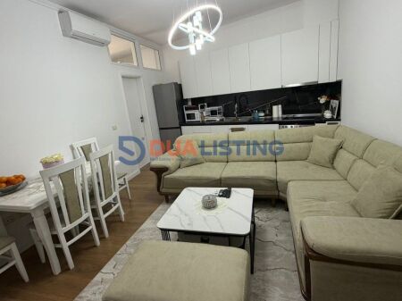 Shitet apartament 2+1 në zonën e Freskut.