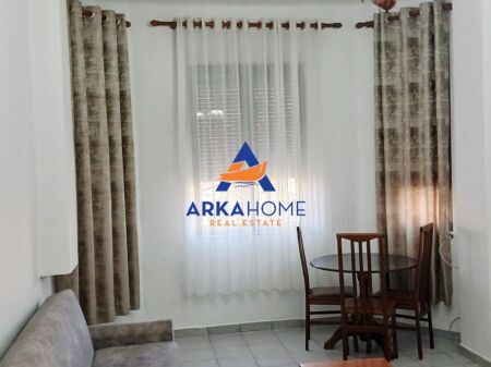 JEPET AMBJENT ME QERA 230M2 " RRUGA BARDHYL" 1700 EURO