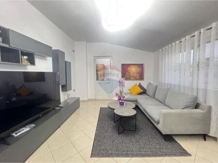 Apartament 2+1 per qira tek Liqeni i Thate!