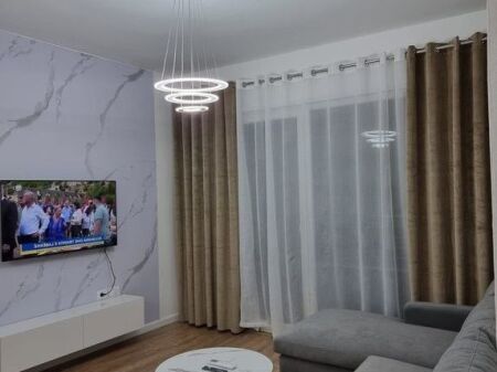 Appartamento 1+1 a Komuna e Parisit