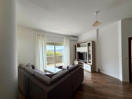 APARTAMENT 1+1 ME QERA FRESKU