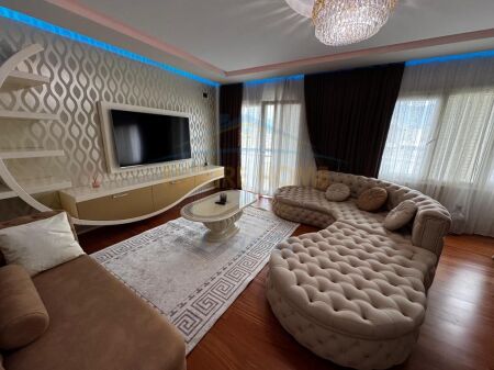 Shitet apartament 3+1+2 Liqeni i Thate