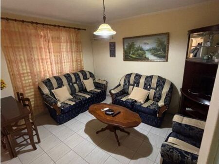 Shitet apartament 1+1 tek Ali Demi, pranë Shkolles 1 Maji. 100,000 €