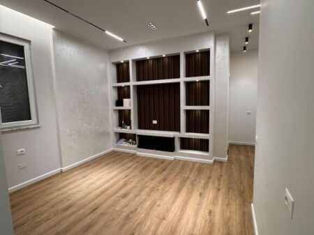 📌 Shitet Apartament 1+1 me Ballkon – Prane “2 Palmave”, Astir