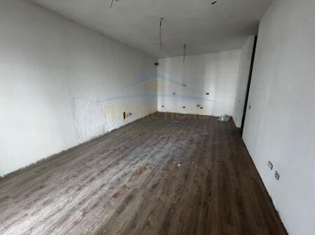 Shitet, Apartament 1+1, Sauk, Porta Tirana e Re, Tiranë.