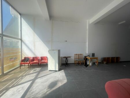 SHOP FOR SALE IN THE NEW RING  145 M2