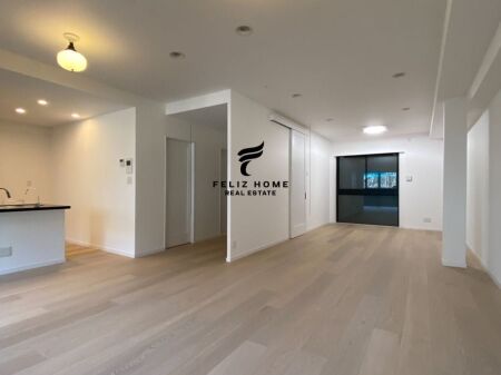 ZYRE ME QERA 120 M2 STACIONI I TRENIT 160.000 LEKE