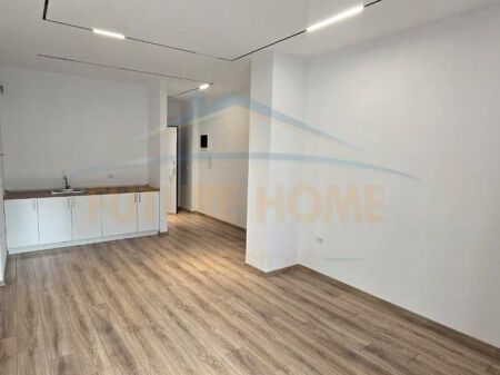 Qira, Ambient Biznesi, Komuna e Parisit, Tiranë.