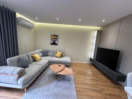 Jepet me qira apartament 1+1 tek Galeria Roma , rruga Kavajes