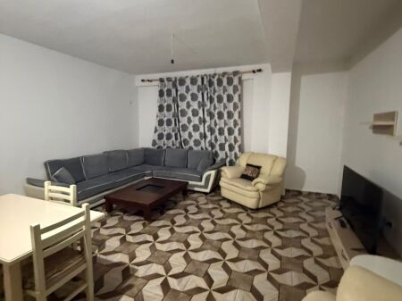 Jepet me qira 2+1+1 Liqeni i Thate 50.000 leke