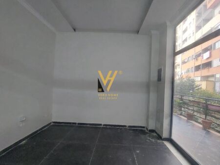 VENDESI COMMERCIALE IN VENDITA 46 M2 A ASTIR 95.000 EURO