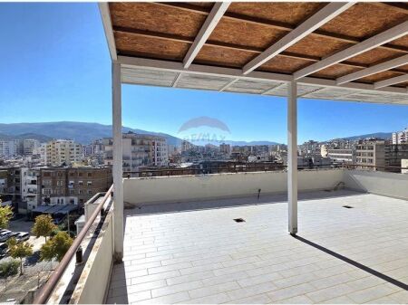 🏡 DUPLEX IN VENDITA – vicino alla Chiesa Ortodossa, Vlora