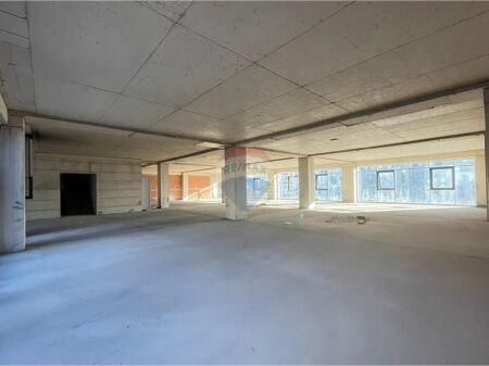 Locale in vendita ad Astir !