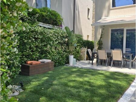 Shitet Vilë Luksoze me Pishinë në Kompleksin "Lura 3", Gjiri i Lalzit !