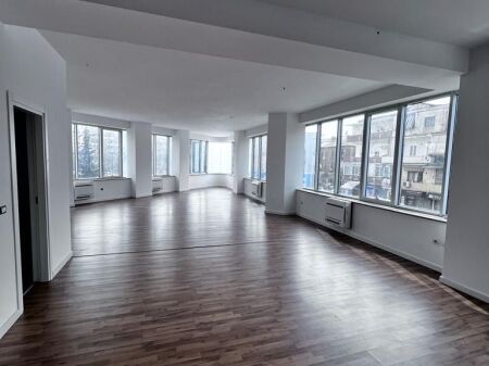 JEPET AMBIENT ME QIRA STADIUMI DINAMO