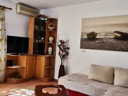 Jepet me Qira Apartament 2+1 – Pranë Gjimnazit “Ismail Qemali”!
