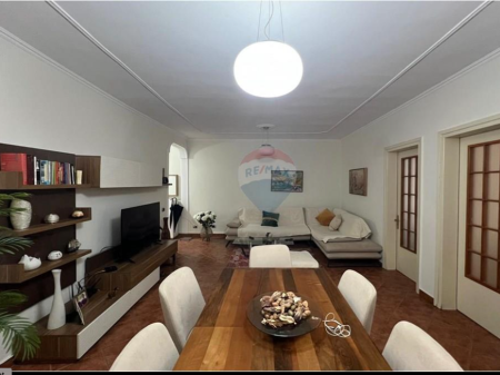 Apartament per shitje 2+1 tek Komuna e Parisit