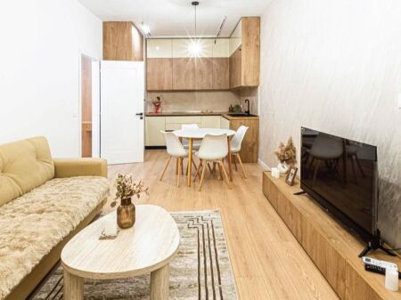 Apartament 2+1 me qera në Qendër pranë Galeria.