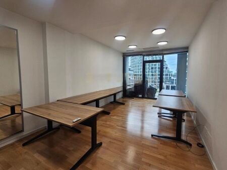 Tek Lake View, Jepet Me Qira Zyre Me Pamje Nga Liqeni, Bashke Me 3 Poste Parkimi