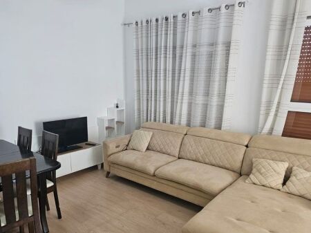 Affittasi appartamento nuovo 2+1 + posto auto in Ali Dem nel complesso Mangalem