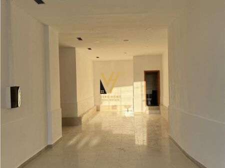 GIVEN SPACE 105 M2 FOR RENT IN STUDENT CITY 900 EURO