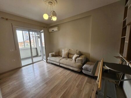 Appartamento 1+1 in affitto vicino al Liceo Partizani