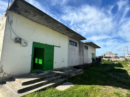 LAND + BUILDING FOR SALE IN AN EXCELLENT LOCATION!
