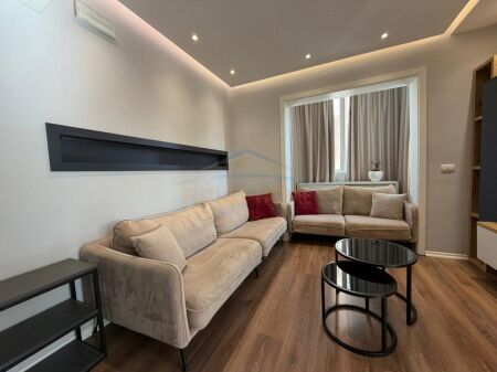 Qira, Apartament 2+1, Sheshi Willson, Tiranë.