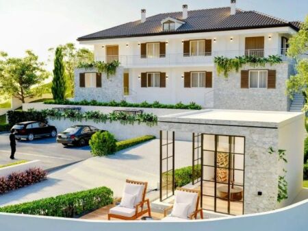 📌Shitet Vilë 2-Katëshe me Pamje nga Liqeni – Pogradec