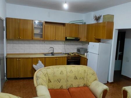 Vendesi in vendita 2+1 presso Komuna Parisit