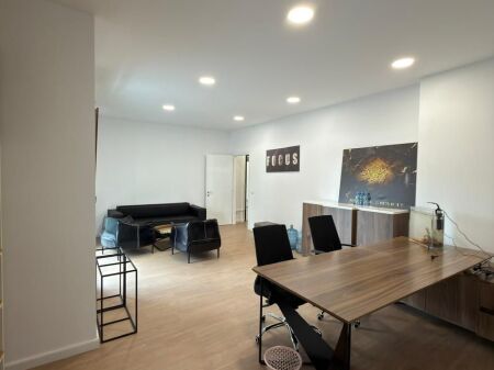 🏢 AMBIENT ZYRASH I MOBILUAR ME QIRA – DELIJORGJI