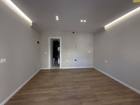 Shitet, Garsionere, Rruga e Elbasanit,Tirane