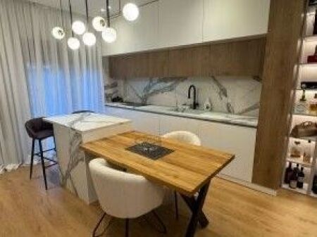 Affitto, Villa su 3 Piani, TEG, Tirana.