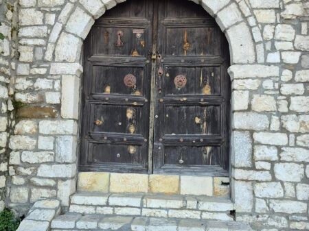 VENDESI IN VENDITA/AFFITTO A "KALA", BERAT